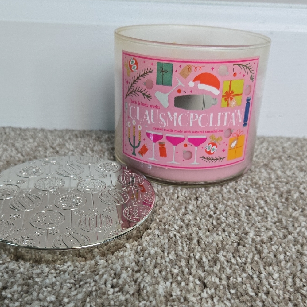 Bath & Body Works Clausmopolitan Christmas Candle